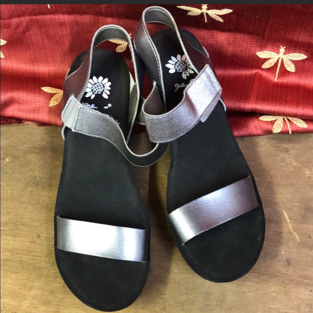 Yellow Box  Hayla metallic Wedges. 9.5